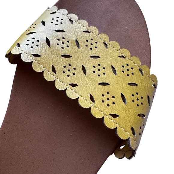 Andiamo Yellow Laser-Cut Sandal Woman’s Size 8 Slip On Wide Cross Strap - Picture 7 of 8